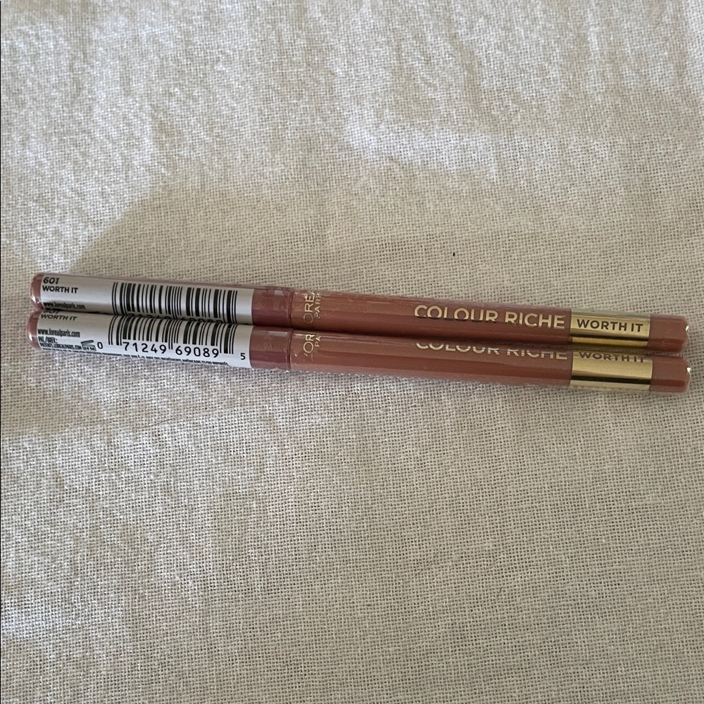 L'Oreal Colour Riche Lip Liner - Worth It Shade